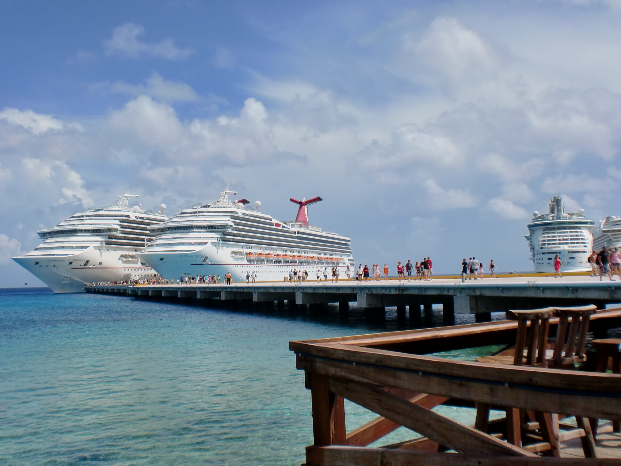 Cruise Ships | Tropical Beach